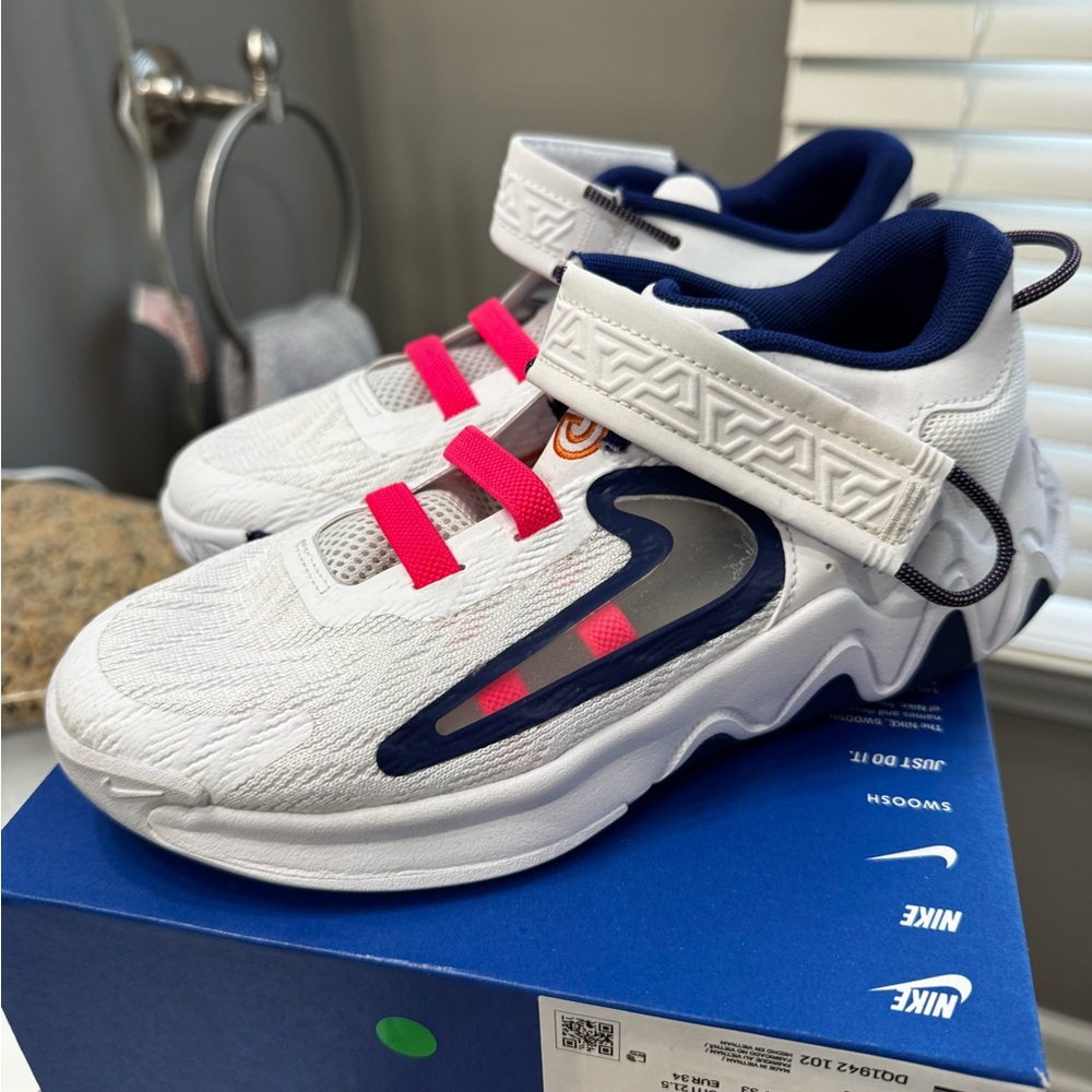 🏀🆕Nike Giannis Immortality 2 Girls Sneakers White and Pink, Size 2.5🏀